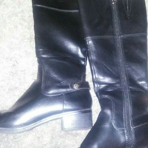 Womans low heel riding boots!